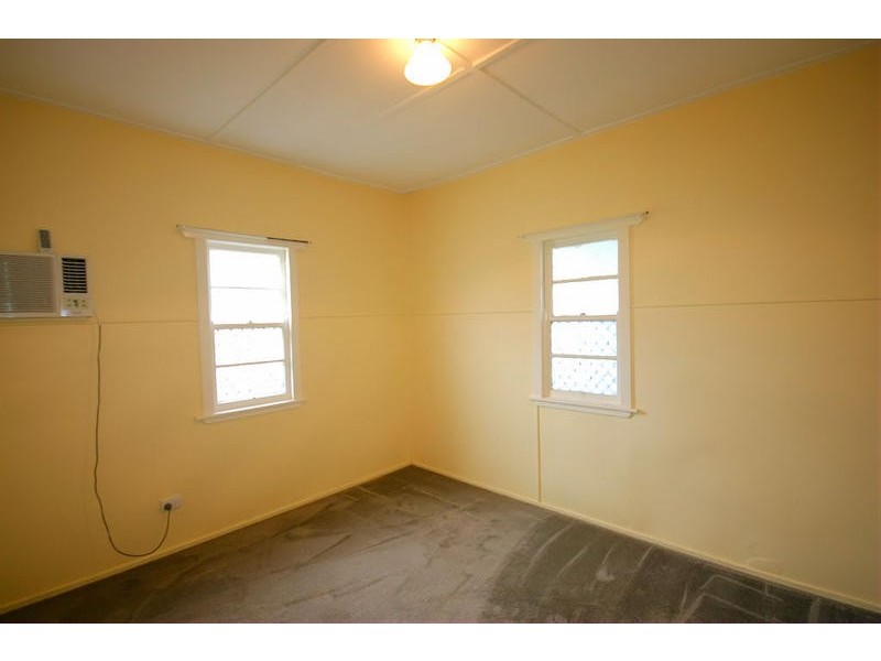 4 Pratten Street, Dalby QLD 4405