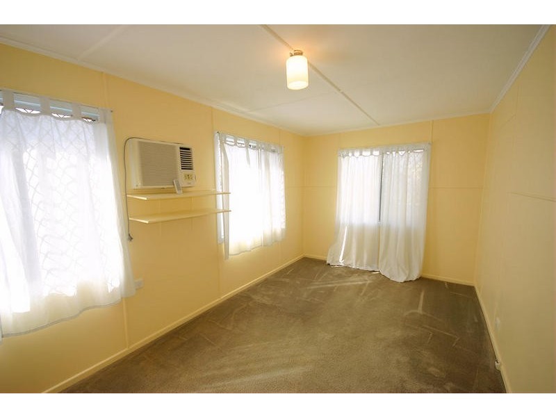 4 Pratten Street, Dalby QLD 4405