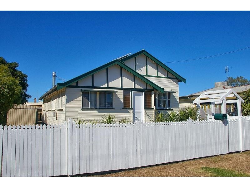 4 Fortescue Street, Dalby QLD 4405