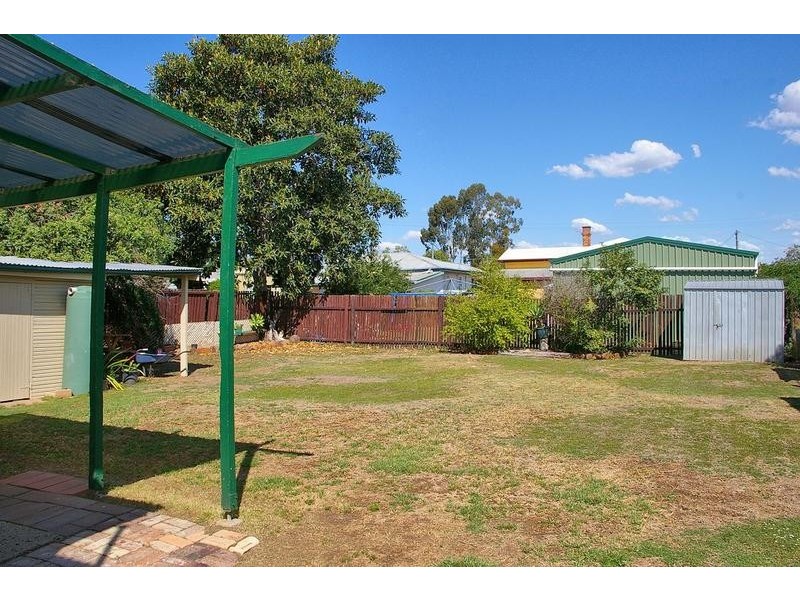 4 Fortescue Street, Dalby QLD 4405