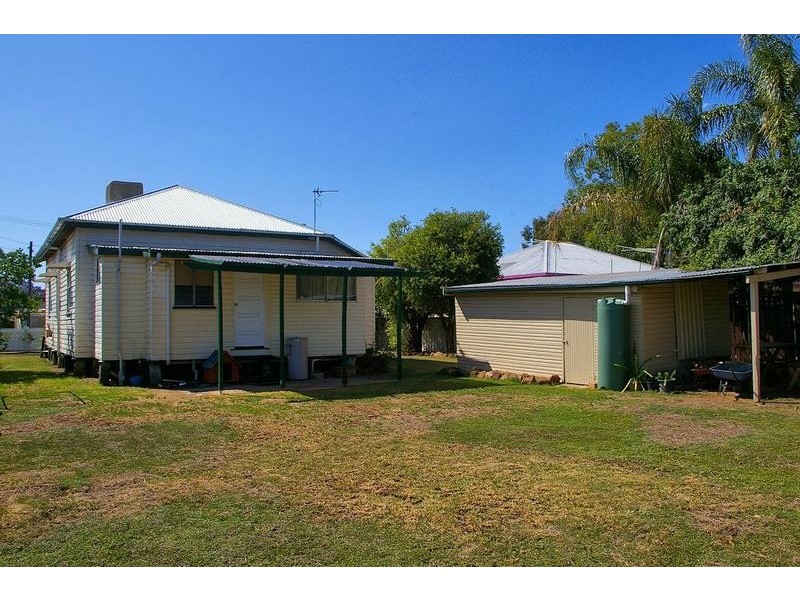 4 Fortescue Street, Dalby QLD 4405