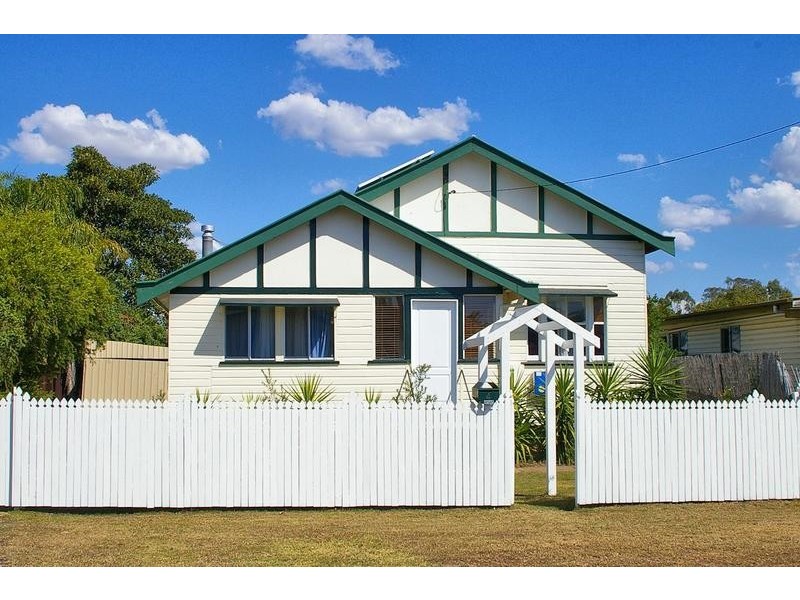 4 Fortescue Street, Dalby QLD 4405