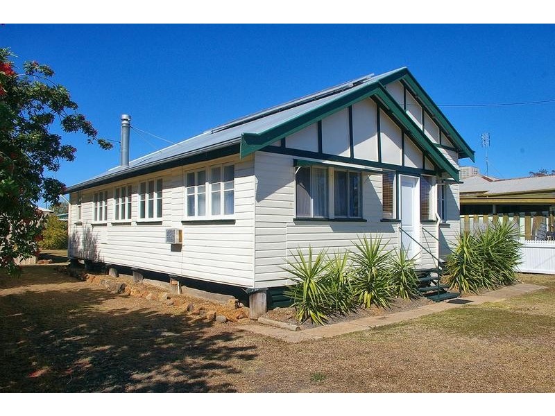 4 Fortescue Street, Dalby QLD 4405
