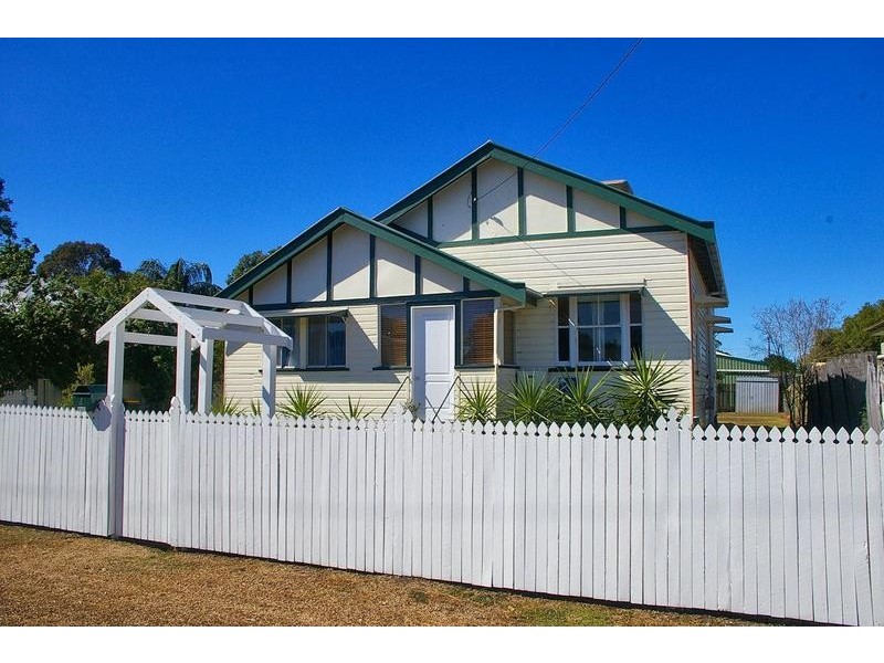 4 Fortescue Street, Dalby QLD 4405