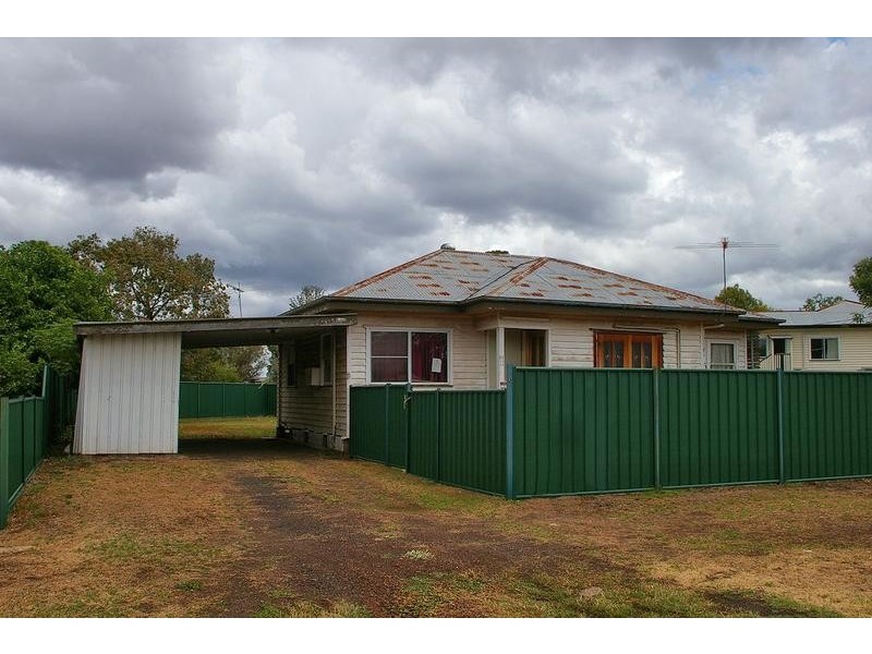 6 Blaxland Road, Dalby QLD 4405