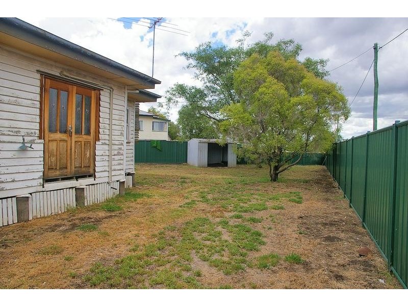 6 Blaxland Road, Dalby QLD 4405