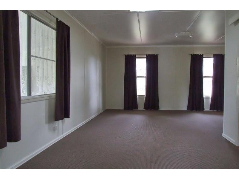 2 Knox Street, Dalby QLD 4405