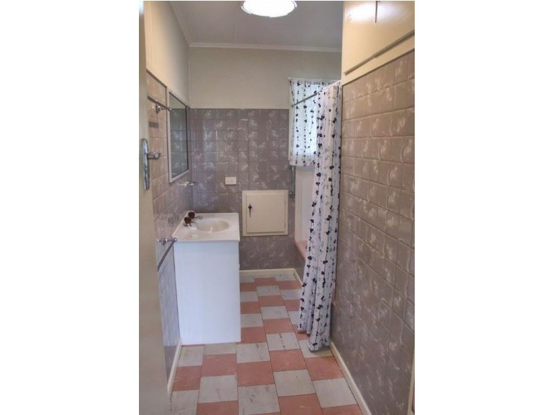 2 Knox Street, Dalby QLD 4405