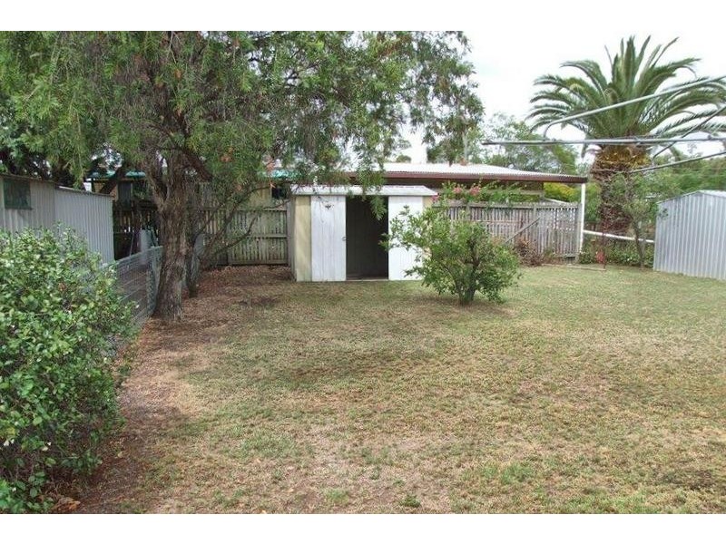 2 Knox Street, Dalby QLD 4405