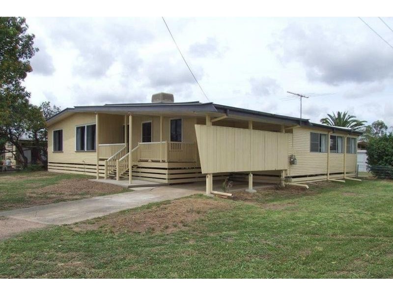 2 Knox Street, Dalby QLD 4405