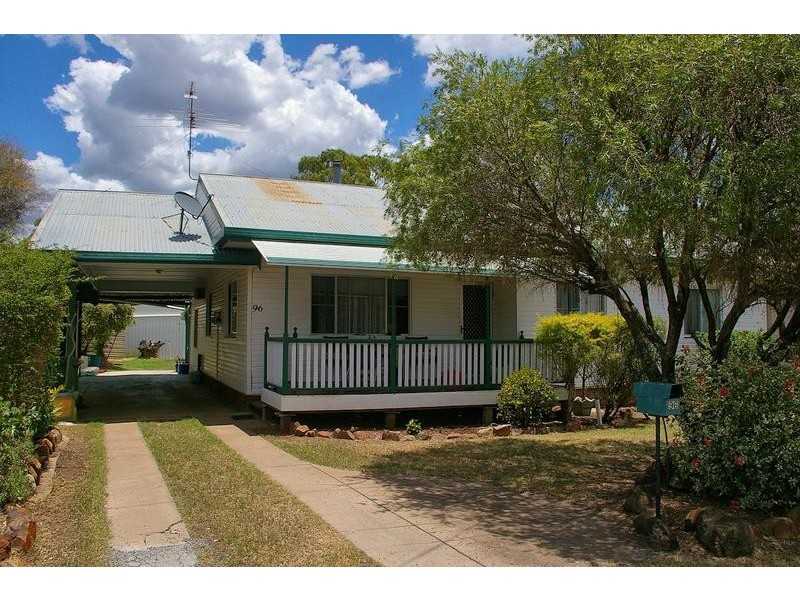 96 Edward Street, Dalby QLD 4405