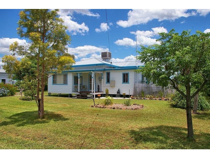 8 Mccay Street, Macalister QLD 4406