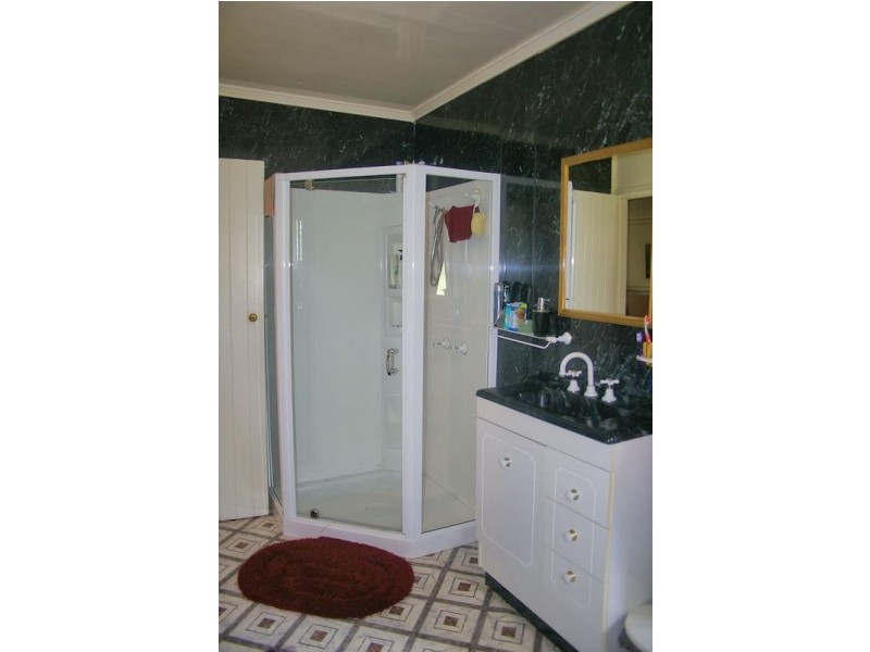 8 Mccay Street, Macalister QLD 4406