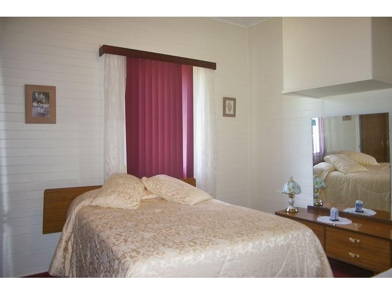 8 Mccay Street, Macalister QLD 4406