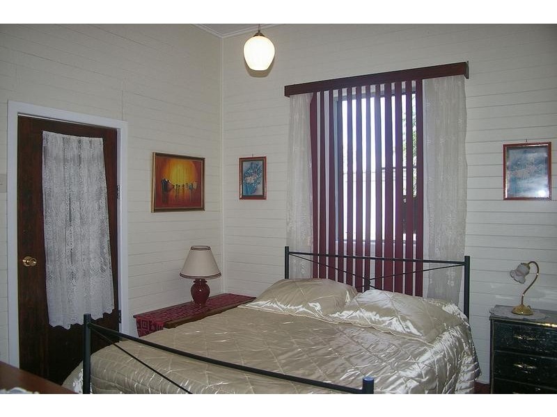 8 Mccay Street, Macalister QLD 4406