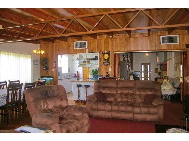 8 Mccay Street, Macalister QLD 4406