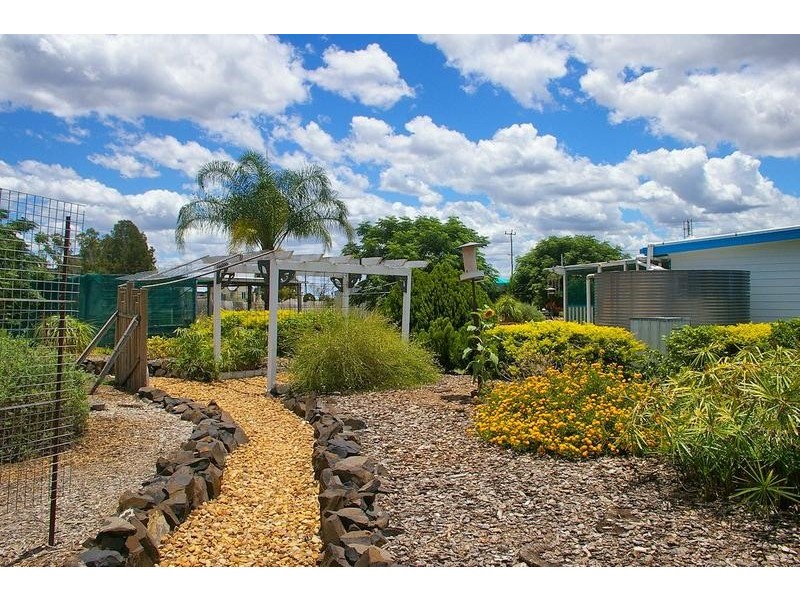 8 Mccay Street, Macalister QLD 4406