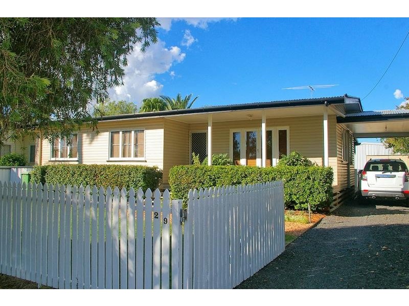 29 Curtis Street, Dalby QLD 4405