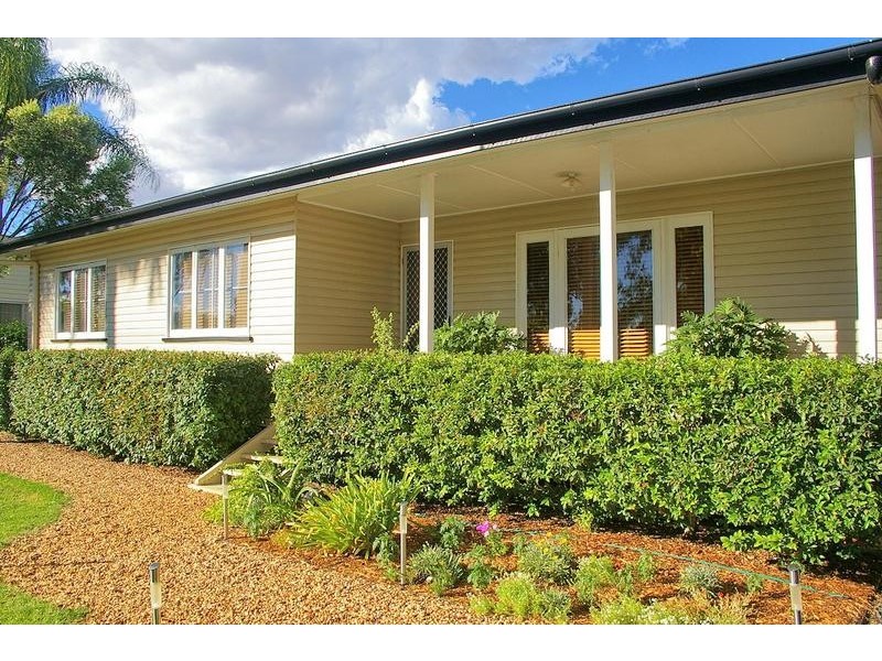 29 Curtis Street, Dalby QLD 4405