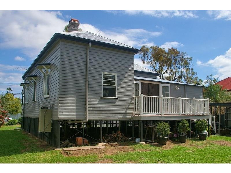 11 Myall Street, Dalby QLD 4405