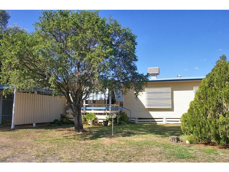8 Swan Street, Dalby QLD 4405