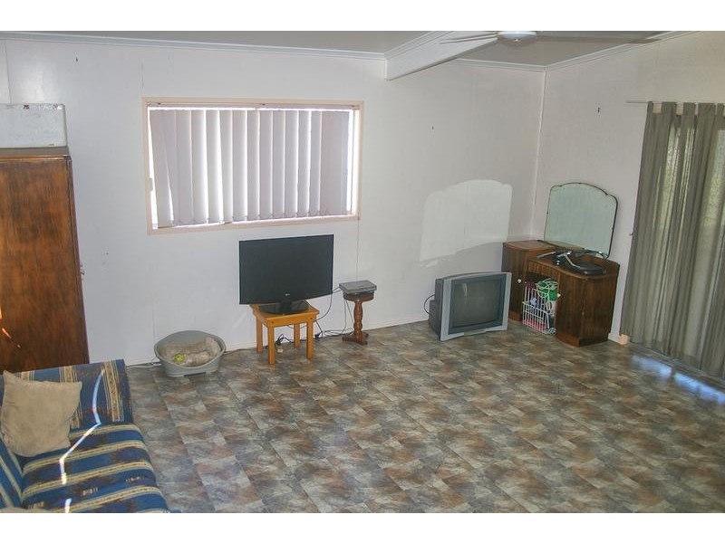 8 Swan Street, Dalby QLD 4405