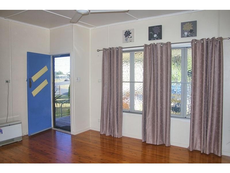 8 Swan Street, Dalby QLD 4405
