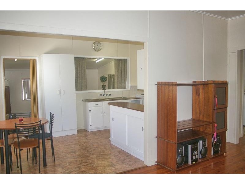 8 Swan Street, Dalby QLD 4405