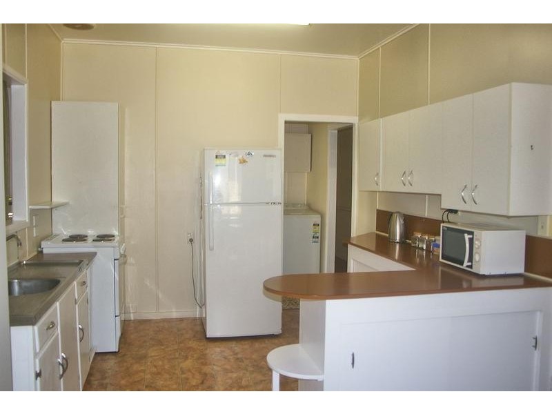 8 Swan Street, Dalby QLD 4405
