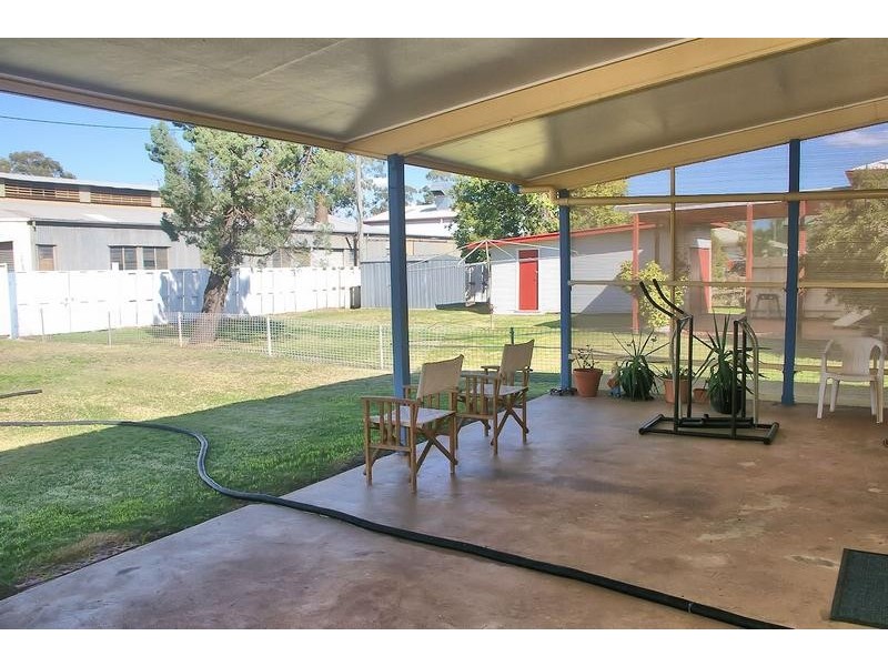 8 Swan Street, Dalby QLD 4405