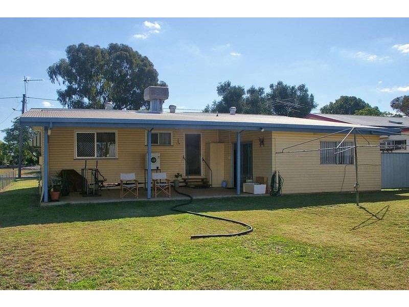 8 Swan Street, Dalby QLD 4405