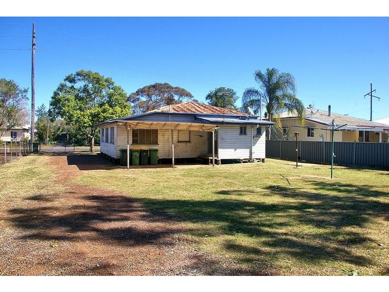 29 Scarlet Street, Dalby QLD 4405