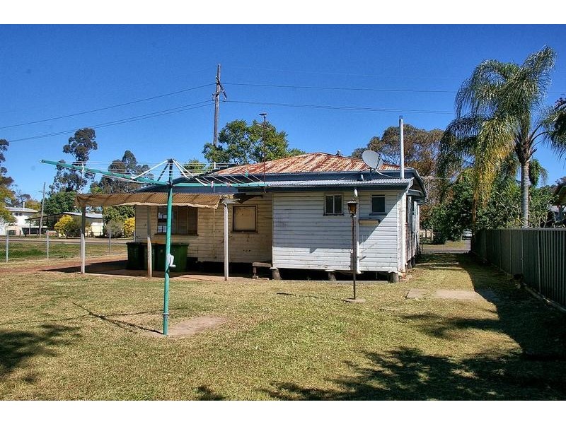 29 Scarlet Street, Dalby QLD 4405