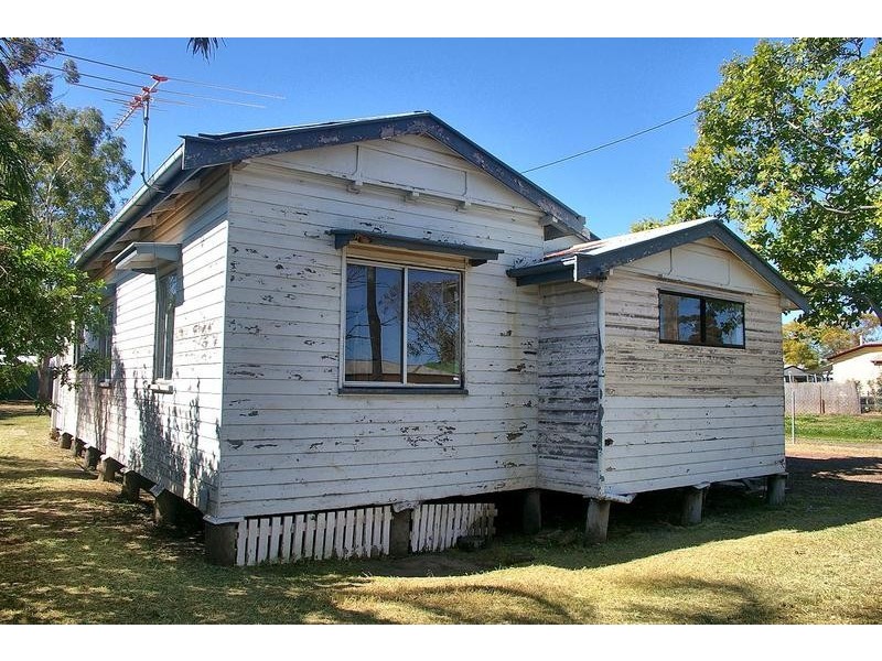 29 Scarlet Street, Dalby QLD 4405