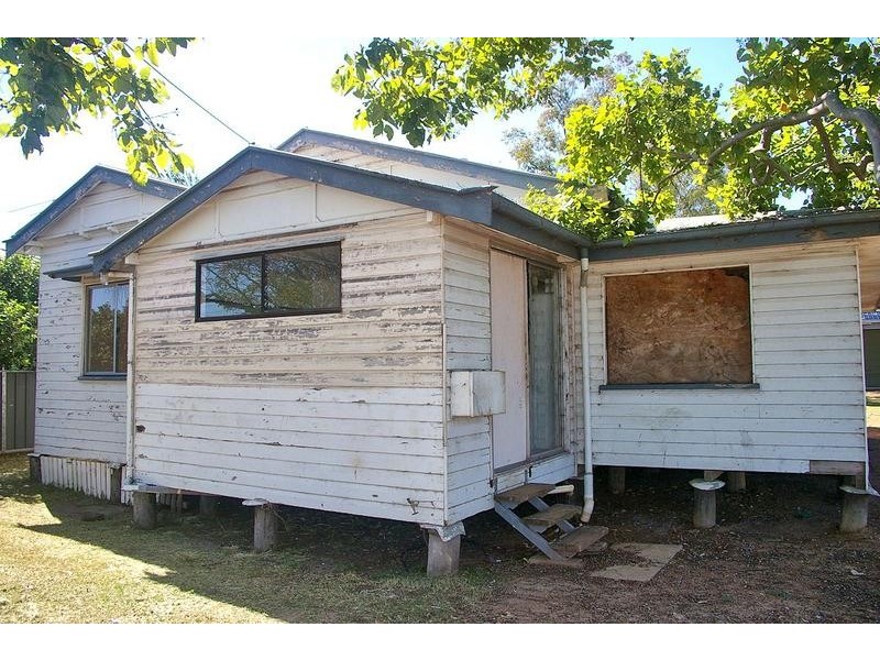 29 Scarlet Street, Dalby QLD 4405