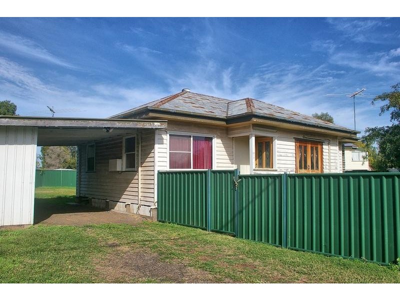 6 Blaxland Road, Dalby QLD 4405