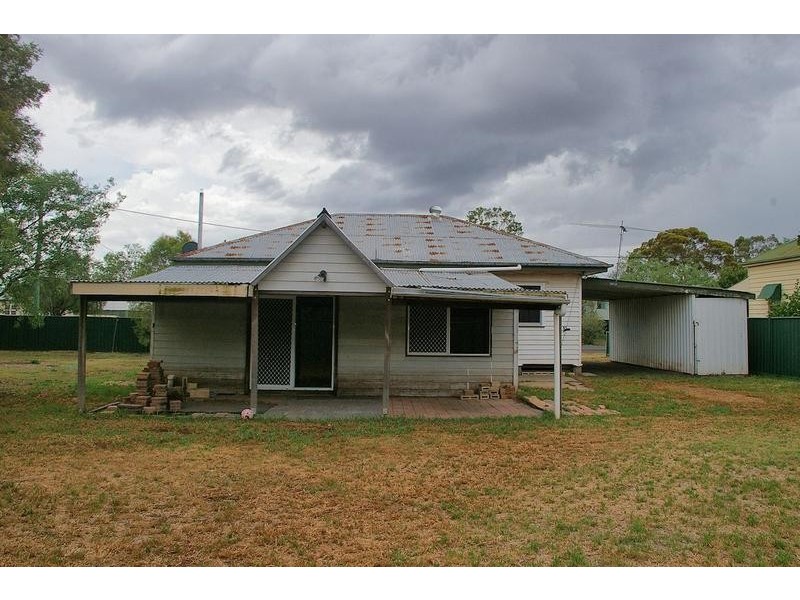 6 Blaxland Road, Dalby QLD 4405