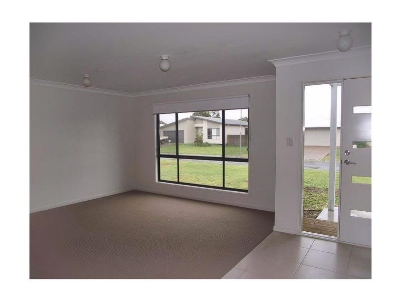 8 Keys Place, Dalby QLD 4405