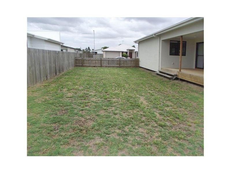 8 Keys Place, Dalby QLD 4405