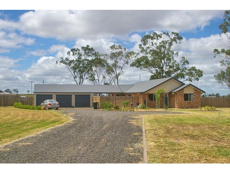 37 Hustons Place, Dalby QLD 4405