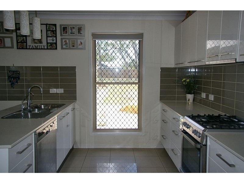 37 Hustons Place, Dalby QLD 4405