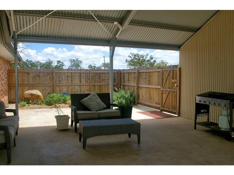 37 Hustons Place, Dalby QLD 4405