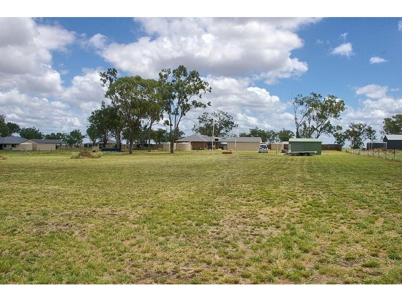 37 Hustons Place, Dalby QLD 4405