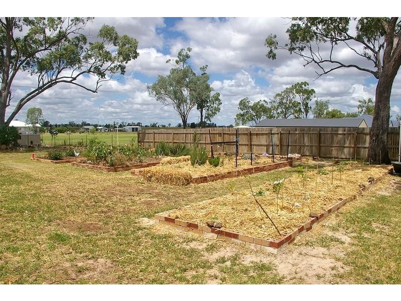 37 Hustons Place, Dalby QLD 4405