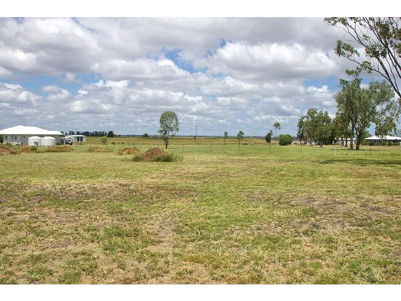 37 Hustons Place, Dalby QLD 4405