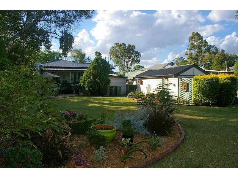 5 Wooburn Street, Dalby QLD 4405