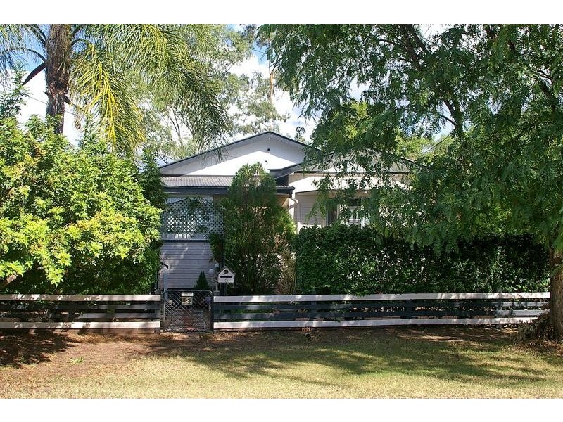 5 Wooburn Street, Dalby QLD 4405