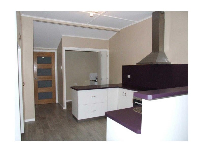 4 Wooburn Street, Dalby QLD 4405