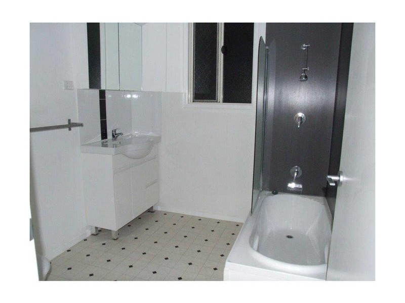 4 Wooburn Street, Dalby QLD 4405