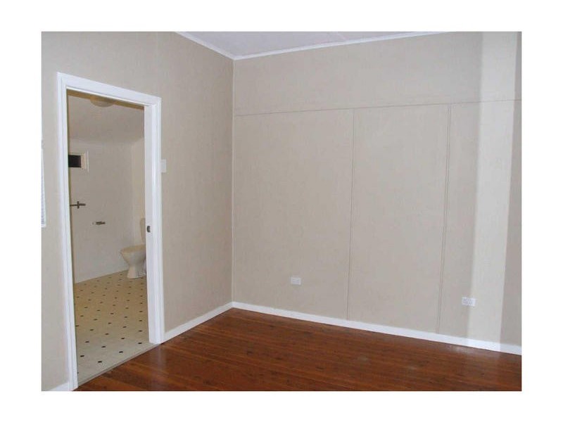 4 Wooburn Street, Dalby QLD 4405